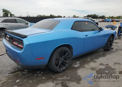 2018 Dodge Challenger Sxt z USA, uszkodzony, nr VIN 2C3CDZAG3JH333151